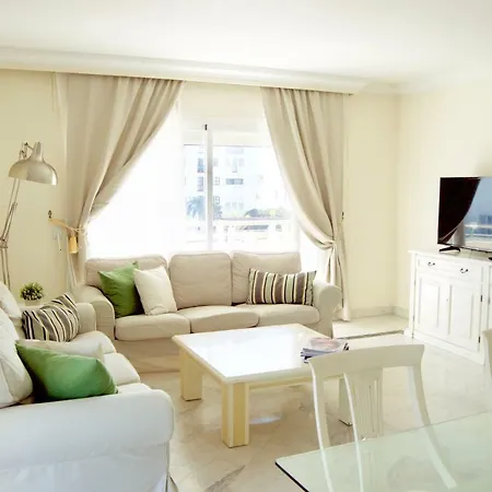 Center Puerto Banus -3 Bedrooms 马尔韦利亚