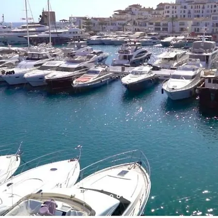 Center Puerto Banus -3 Bedrooms 马尔韦利亚