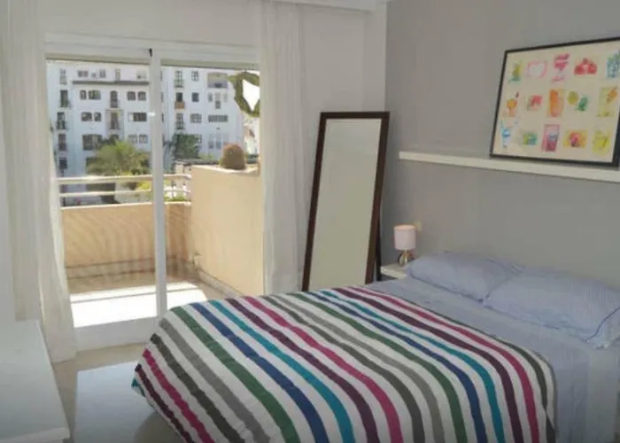 Center Puerto Banus -3 Bedrooms *