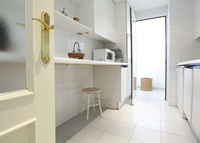 Center Puerto Banus -3 Bedrooms *