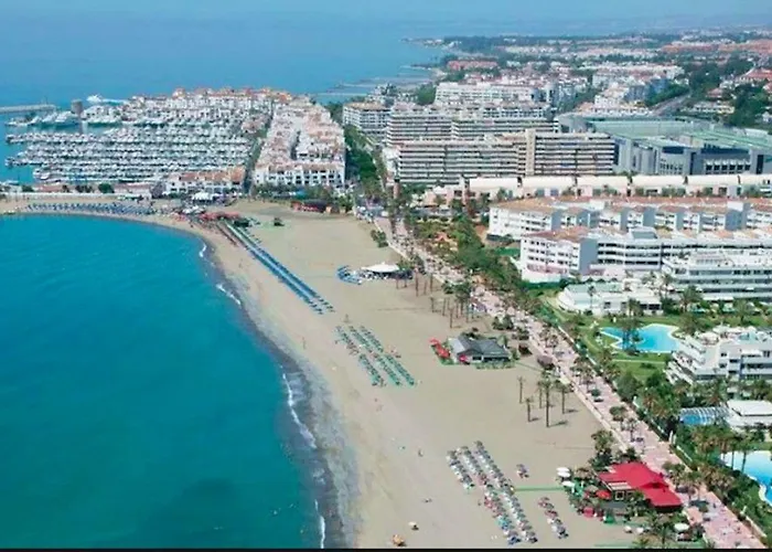 Center Puerto Banus -3 Bedrooms *
