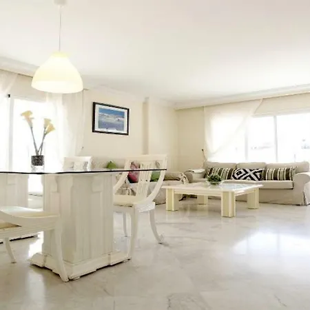 Center Puerto Banus -3 Bedrooms 马尔韦利亚